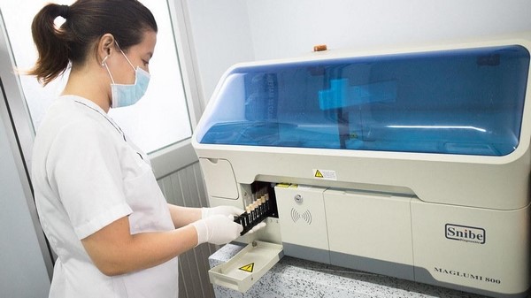 Máy xét nghiệm miễn dịch hiện đại cho bệnh viện